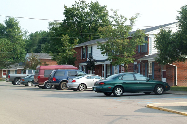 Woodside Square Apartments in Romulus, MI - Foto de edificio - Building Photo