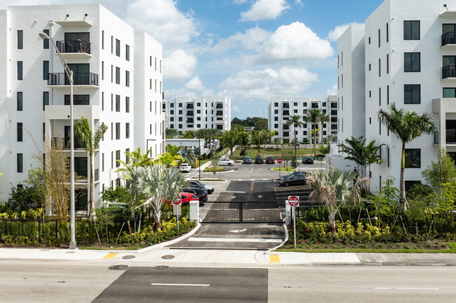 Altis Grand Kendall in Miami, FL - Building Photo - Building Photo