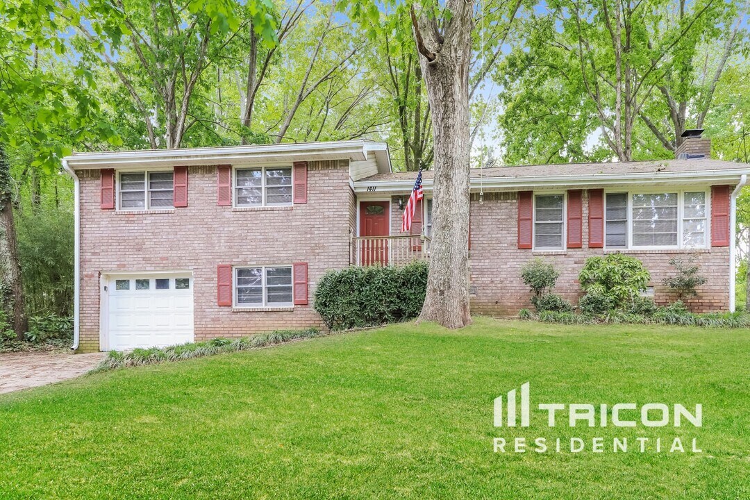 1411 Wildwood Dr in Acworth, GA - Building Photo