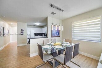 3262 SW 28th St in Miami, FL - Building Photo - Building Photo