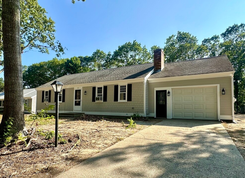 63 Rosemary Ln in Falmouth, MA - Foto de edificio