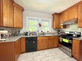 33 Hamlet St in Somerville, MA - Building Photo