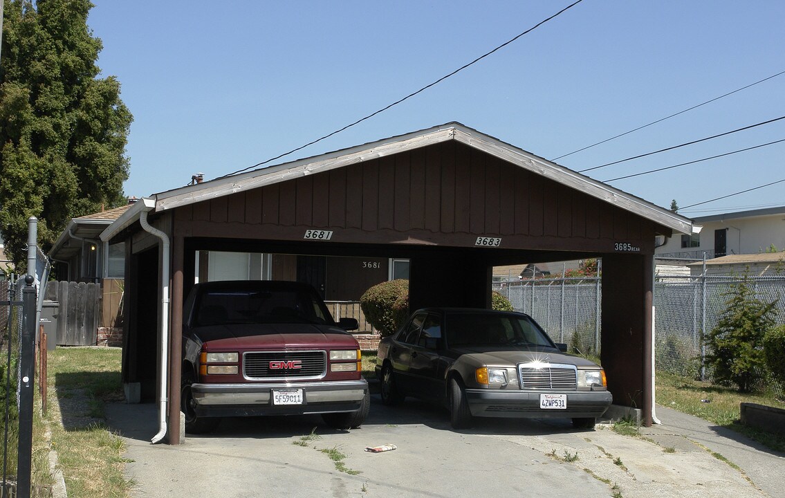 3681-3685 39th Ave in Oakland, CA - Building Photo