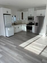 14420 Kingsdale Ave in Lawndale, CA - Foto de edificio - Building Photo