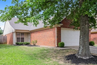1614 Central Trails Dr in Southaven, MS - Building Photo - Building Photo
