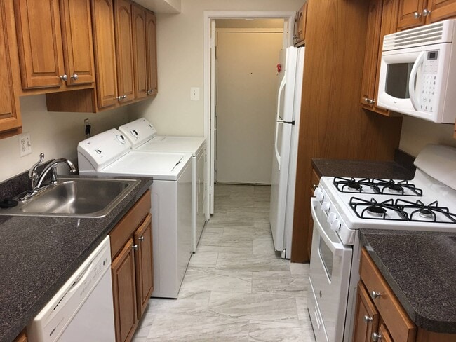 10241 Prince Pl, Unit T3 in Largo, MD - Building Photo - Building Photo