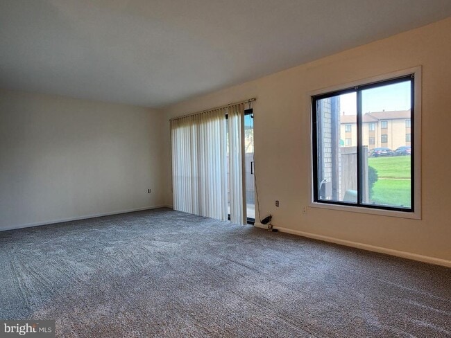 6996 Hanover Pkwy