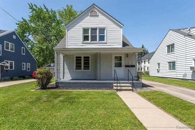 property at 424 4th St