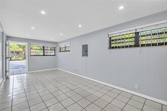319 NE 171 St in North Miami Beach, FL - Building Photo - Building Photo