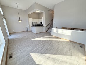 10515 Pond Curve in Woodbury, MN - Building Photo - Building Photo