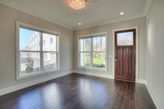 908 Youngs Ln in Nashville, TN - Building Photo - Building Photo