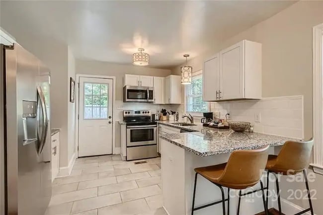 property at 612 E Woodlawn Rd