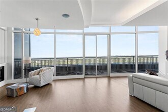 3338 Peachtree Rd NE in Atlanta, GA - Building Photo - Building Photo