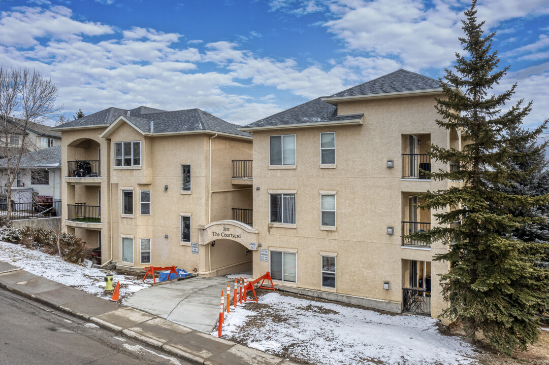 The Courtyard in Calgary, AB - Building Photo