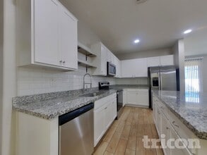 15831 W Port Royale Ln in Surprise, AZ - Building Photo - Building Photo