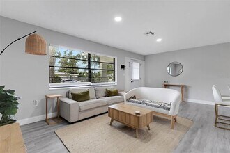 3857 Woodrow Ridge St in Sarasota, FL - Foto de edificio - Building Photo