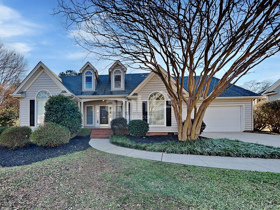 100 Lake Lennox Dr in Simpsonville, SC - Building Photo