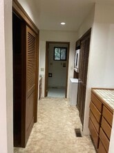 8641 Berthusen Rd, Unit B in Lynden, WA - Foto de edificio - Building Photo