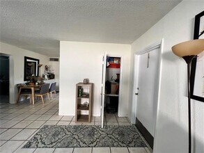 7491 SW 10th Ct in North Lauderdale, FL - Foto de edificio - Building Photo
