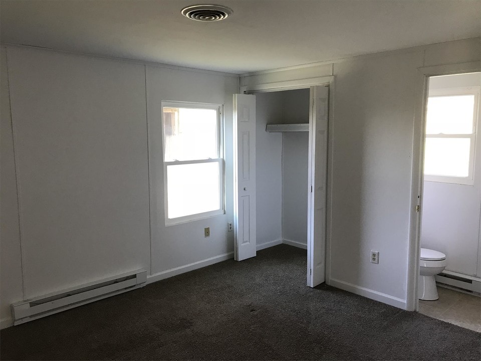 142 Pocahontas Dr in Inwood, WV - Building Photo