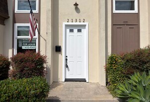 21312 Seasprite Cir in Huntington Beach, CA - Building Photo