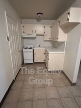 331 E Elm St in Hanford, CA - Building Photo - Building Photo