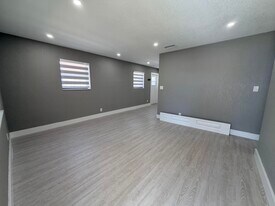 827 Franklin Rd in West Palm Beach, FL - Building Photo
