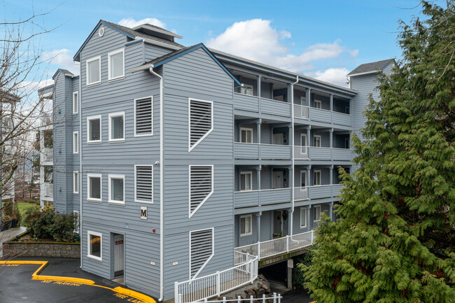 6125 NE 175th St in Kenmore, WA - Building Photo - Building Photo