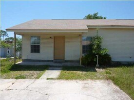 67 Josie Rd in Mary Esther, FL - Building Photo