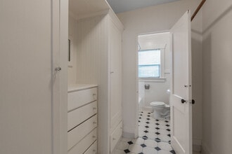 Elysian Gardens Apartments in Portland, OR - Building Photo - Interior Photo