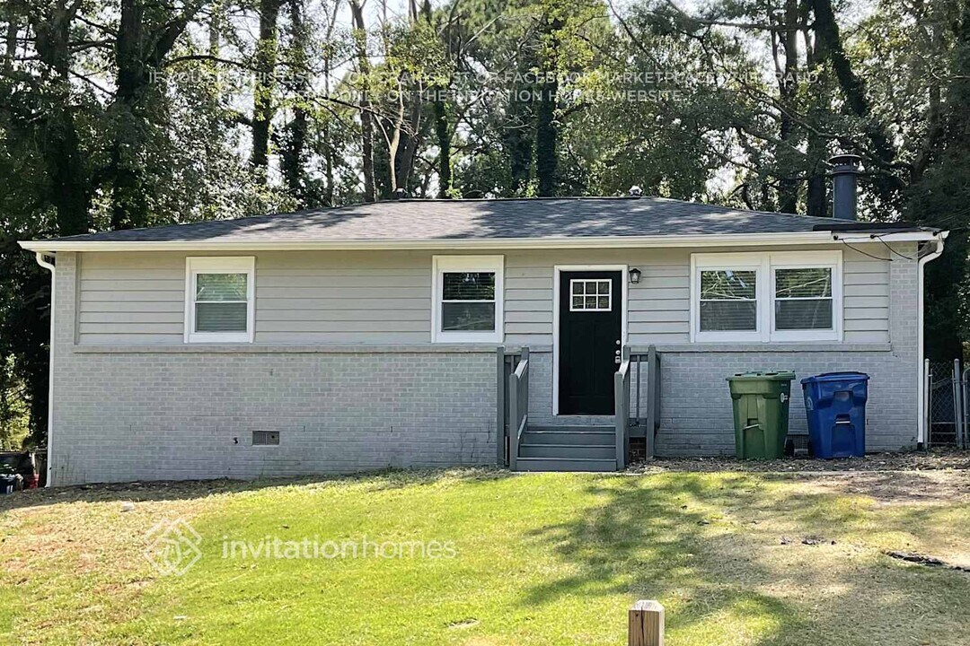 353 Simca St SE in Atlanta, GA - Building Photo
