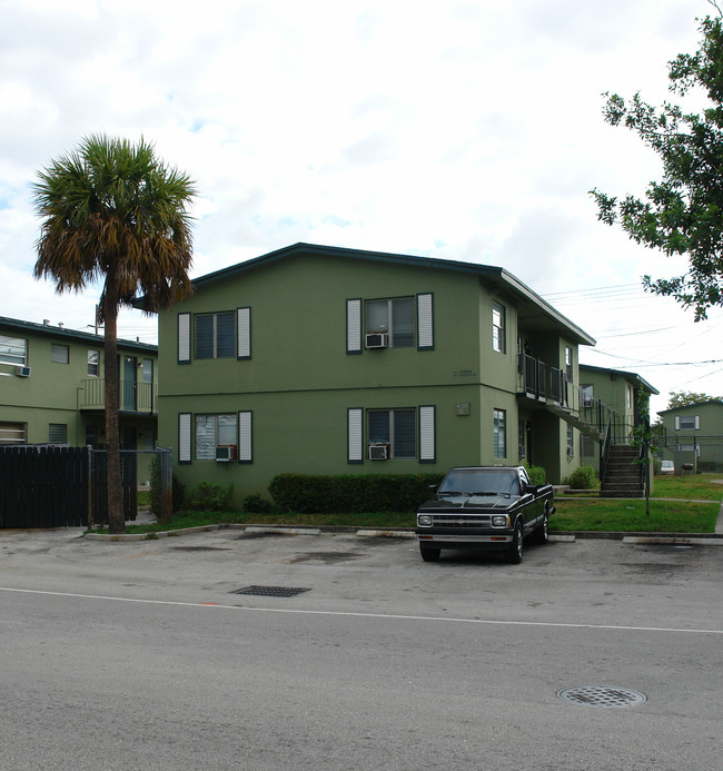 2500 NW 8th Pl in Fort Lauderdale, FL - Building Photo - Building Photo