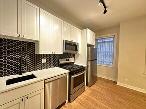 659 W Wrightwood Ave in Chicago, IL - Building Photo - Building Photo