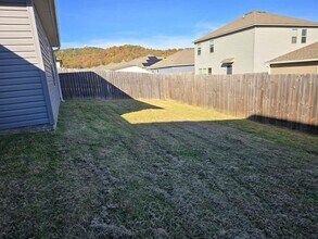 1144 S Jaybird Ln in Fayetteville, AR - Foto de edificio - Building Photo