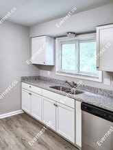 13617 Craig Ave in Grandview, MO - Foto de edificio - Building Photo