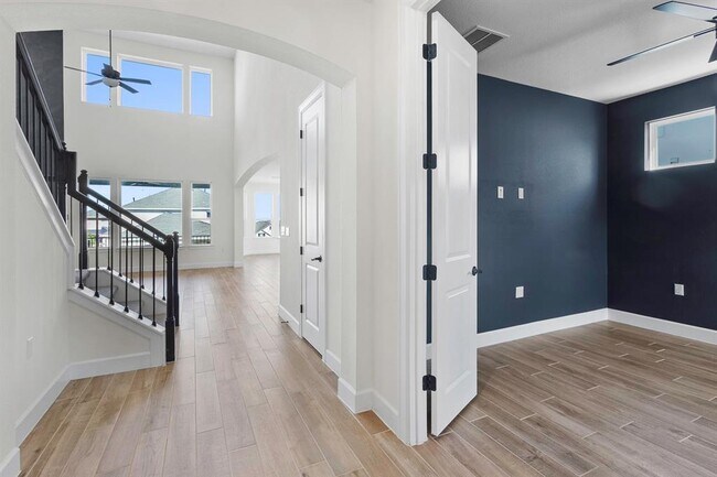 604 Buena Onda Wy in Austin, TX - Building Photo - Building Photo