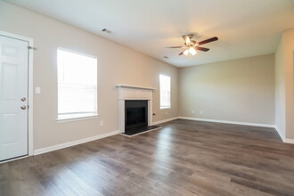 698 Burtons Cove in Hampton, GA - Building Photo - Building Photo