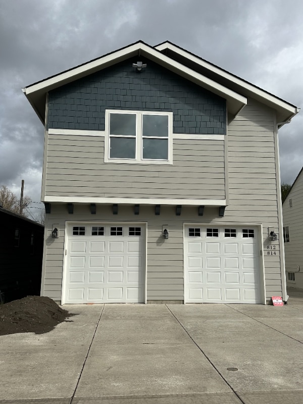 property at 812 W 20th St