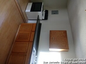 322 Regina St in San Antonio, TX - Building Photo - Building Photo