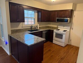 525 Vineleaf Dr in Louisville, KY - Building Photo - Building Photo