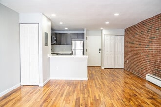 Kenmore Apartments in Southington, CT - Foto de edificio - Building Photo