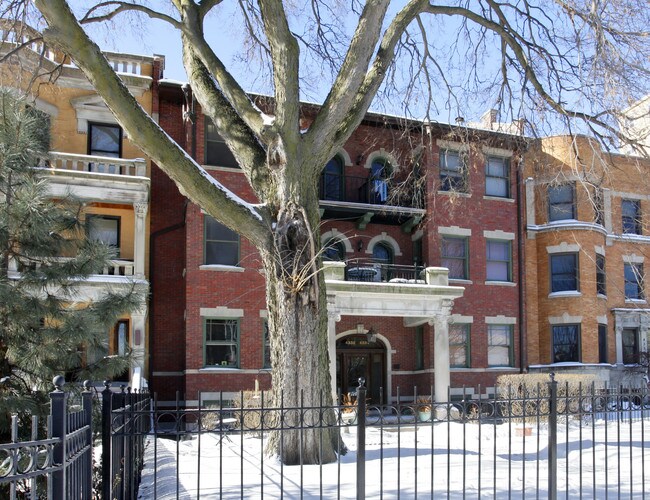 4332-4334 N Sheridan Rd in Chicago, IL - Foto de edificio - Building Photo