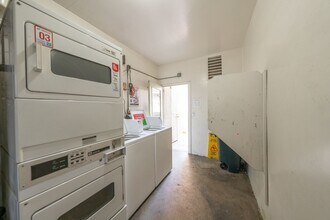 803 Java Ave Inglewood, CA 90301 in Inglewood, CA - Building Photo - Interior Photo