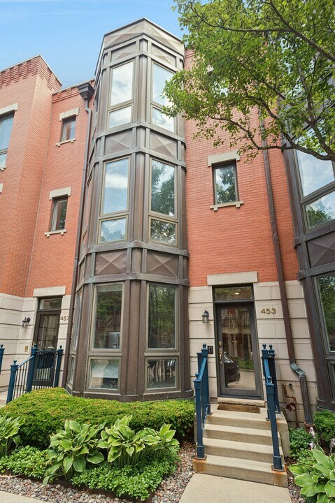 453 N Clinton St in Chicago, IL - Building Photo