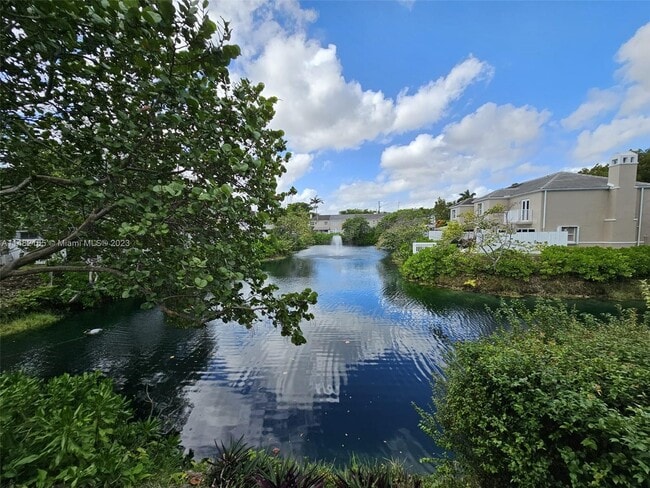 5570 SW 70th Pl S in Miami, FL - Foto de edificio - Building Photo