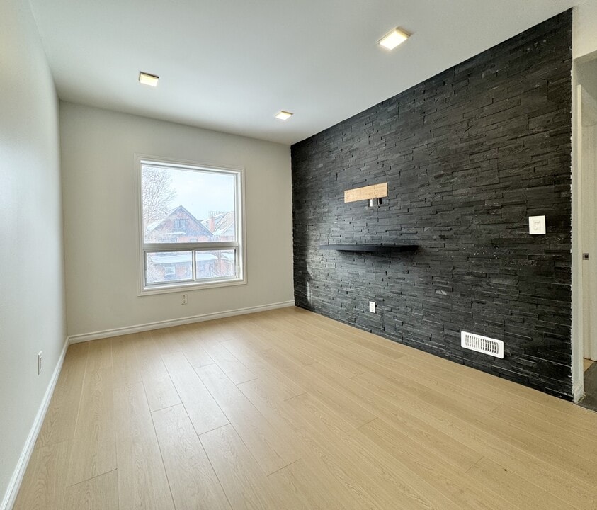 97 Garfield Ave S in Hamilton, ON - Building Photo