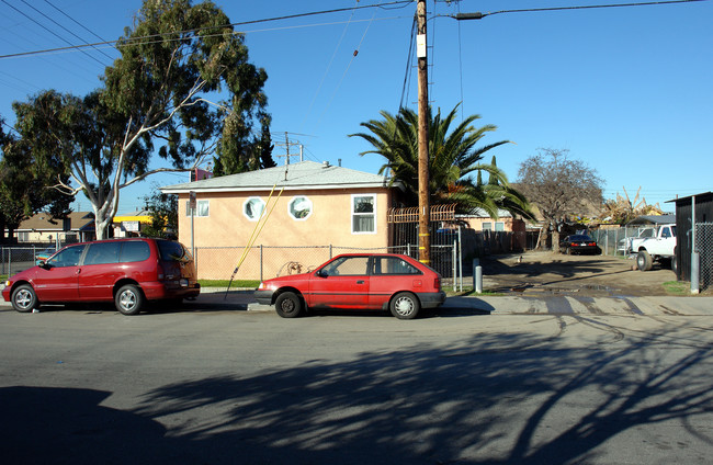 4733-4739 W Lennox Blvd in Inglewood, CA - Building Photo - Building Photo