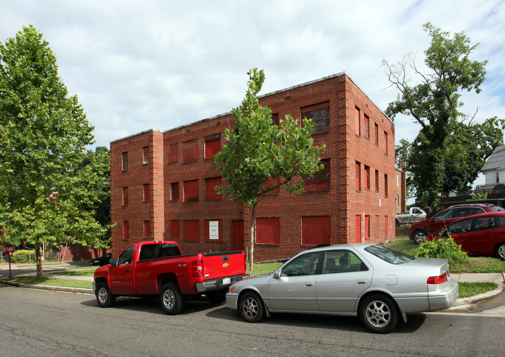 2826 Q St SE in Washington, DC - Foto de edificio