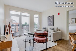 28 Austin St in Newton, MA - Building Photo