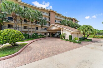 1001 Seafarer Cir in Jupiter, FL - Building Photo - Building Photo